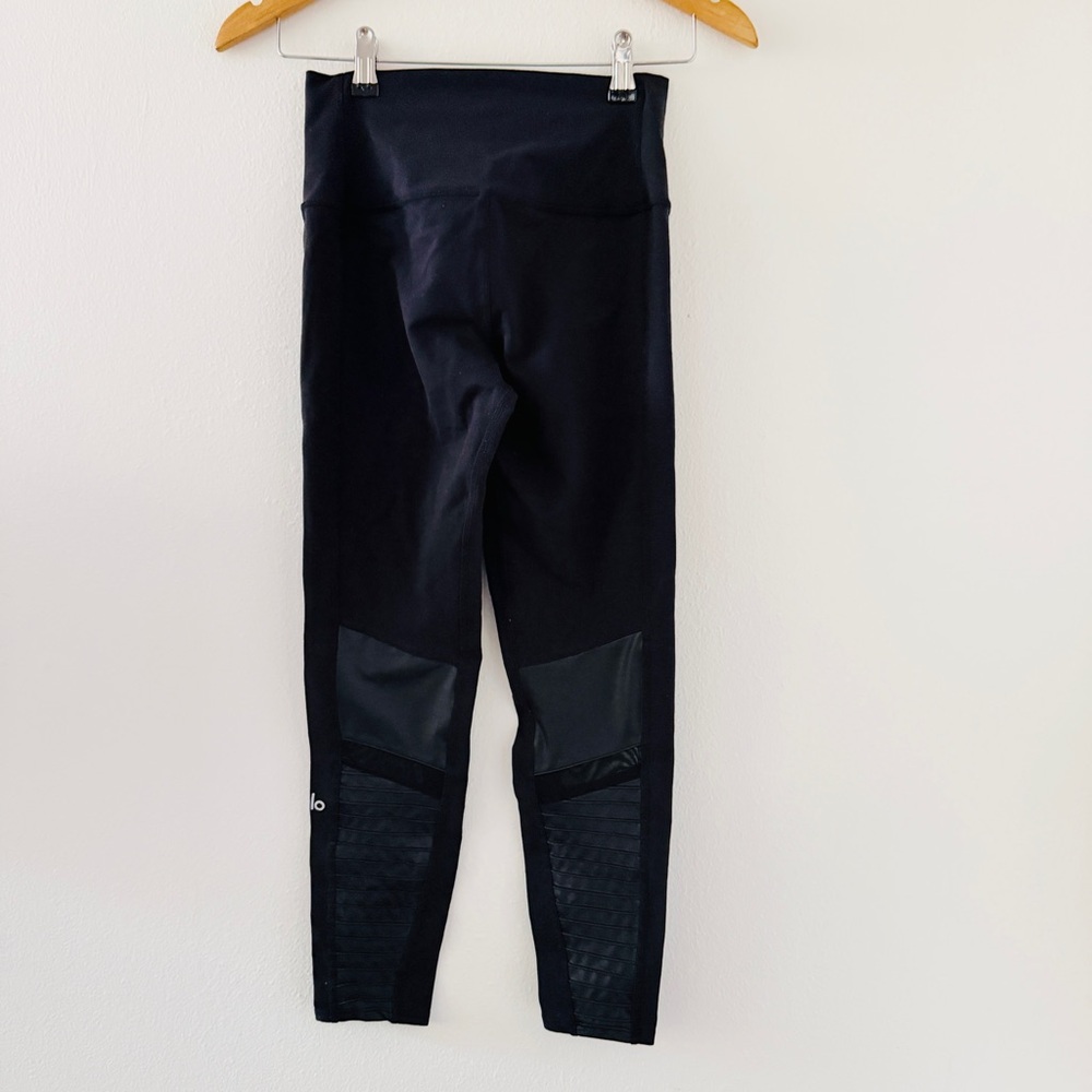 ALO Yoga High Waist 7/8 Moto Leggings in Black - Picture 5 of 6